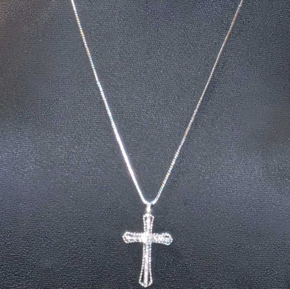 14K White Gold Plated In 1.20Ct Simulated Diamond Cross Pendant Necklace 45cm - Picture 5 of 15